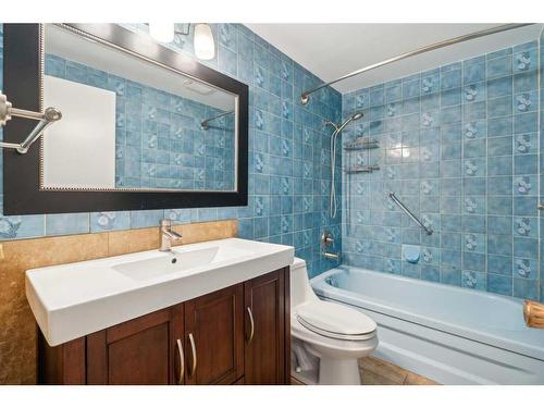 323 Madeira Close Ne, Calgary, AB - Indoor Photo Showing Bathroom