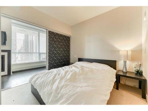 1526-222 Riverfront Avenue Sw, Calgary, AB - Indoor Photo Showing Bedroom