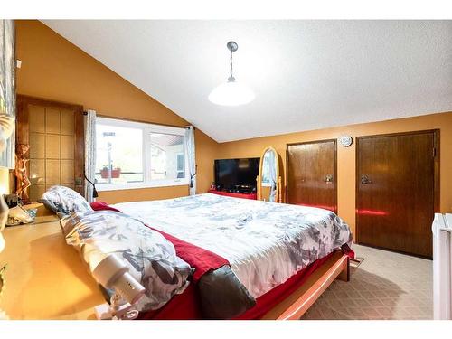 459 Cantrell Drive Sw, Calgary, AB - Indoor Photo Showing Bedroom