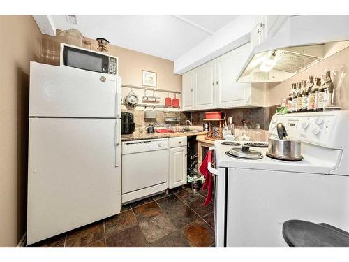 459 Cantrell Drive Sw, Calgary, AB - Indoor Photo Showing Kitchen