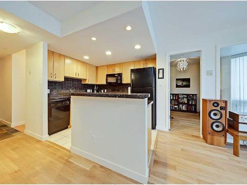 904-1088 6 Avenue Sw, Calgary, AB - Indoor Photo Showing Kitchen