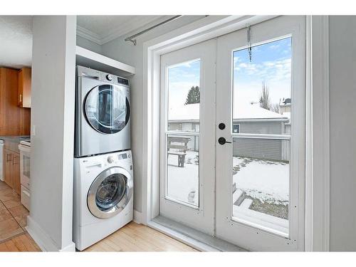 4529 Passchendaele Road Sw, Calgary, AB - Indoor Photo Showing Laundry Room
