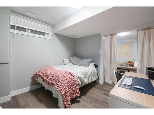 4529 Passchendaele Road Sw, Calgary, AB - Indoor Photo Showing Bedroom