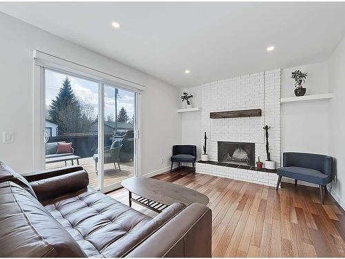 127 Silver Ridge Close Nw, Calgary, AB - Indoor Photo Showing Living Room With Fireplace