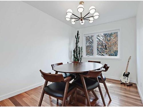 127 Silver Ridge Close Nw, Calgary, AB - Indoor Photo Showing Dining Room