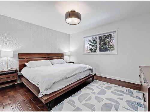 127 Silver Ridge Close Nw, Calgary, AB - Indoor Photo Showing Bedroom