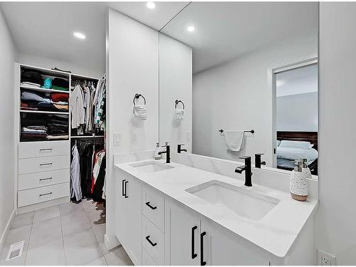 127 Silver Ridge Close Nw, Calgary, AB - Indoor Photo Showing Bathroom