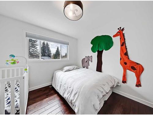 127 Silver Ridge Close Nw, Calgary, AB - Indoor Photo Showing Bedroom