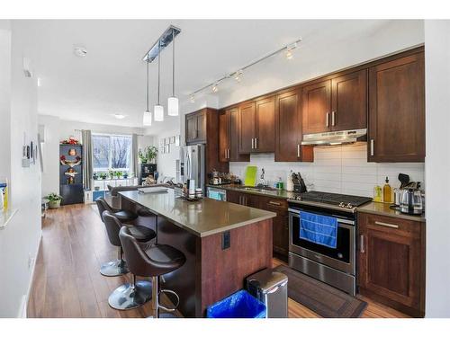 978 Sherwood Boulevard Nw, Calgary, AB - Indoor Photo Showing Kitchen With Upgraded Kitchen