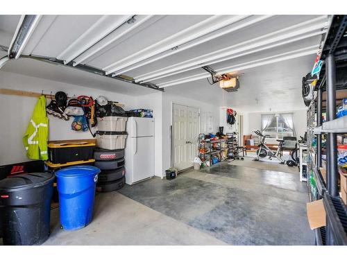 978 Sherwood Boulevard Nw, Calgary, AB - Indoor Photo Showing Garage