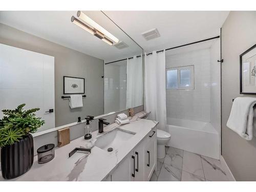 3403 Boulton Road Nw, Calgary, AB - Indoor Photo Showing Bathroom