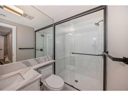 3403 Boulton Road Nw, Calgary, AB - Indoor Photo Showing Bathroom