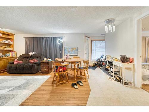 8328 Edgevalley Drive Nw, Calgary, AB - Indoor Photo Showing Other Room