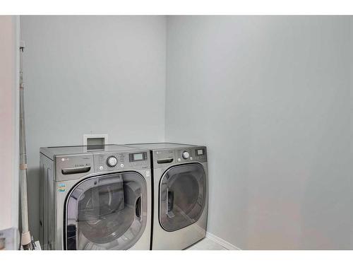 25 Elgin Meadows Green Se, Calgary, AB - Indoor Photo Showing Laundry Room