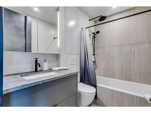 25 Elgin Meadows Green Se, Calgary, AB - Indoor Photo Showing Bathroom