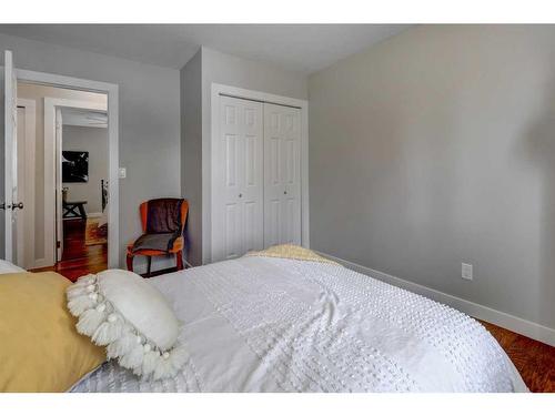 9002 Scurfield Drive Nw, Calgary, AB - Indoor Photo Showing Bedroom