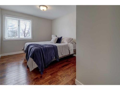 9002 Scurfield Drive Nw, Calgary, AB - Indoor Photo Showing Bedroom