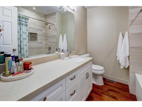 9002 Scurfield Drive Nw, Calgary, AB - Indoor Photo Showing Bathroom