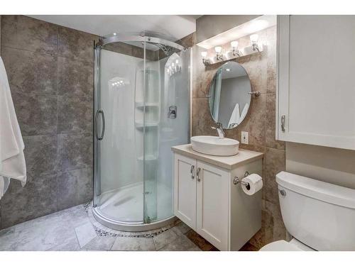 9002 Scurfield Drive Nw, Calgary, AB - Indoor Photo Showing Bathroom