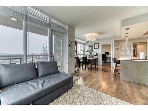 505-10 Shawnee Hill Sw, Calgary, AB - Indoor Photo Showing Living Room