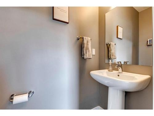 77 Amery Crescent, Crossfield, AB - Indoor Photo Showing Bathroom