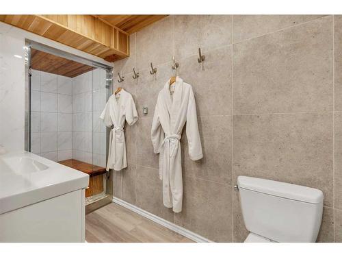 115 Valley Creek Crescent Nw, Calgary, AB - Indoor Photo Showing Bathroom