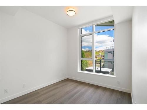 210-138 Waterfront Court Sw, Calgary, AB - Indoor Photo Showing Other Room