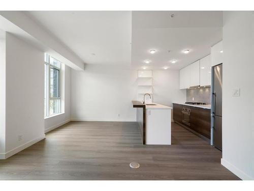 210-138 Waterfront Court Sw, Calgary, AB - Indoor Photo Showing Kitchen