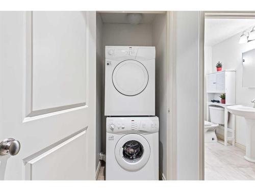 4024 Garrison Boulevard Sw, Calgary, AB - Indoor Photo Showing Laundry Room