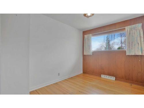53 White Oak Crescent Sw, Calgary, AB - Indoor Photo Showing Other Room