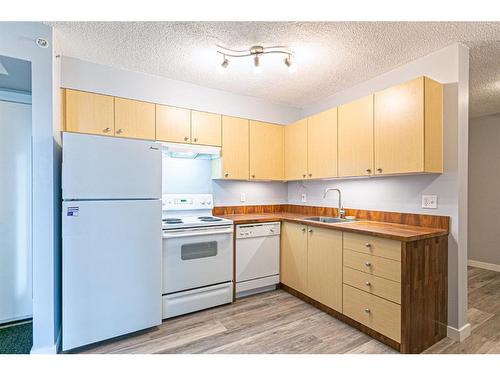 411-1111 6 Avenue Sw, Calgary, AB - Indoor Photo Showing Kitchen
