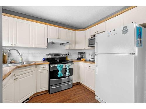 195 Bridlewood Way Sw, Calgary, AB - Indoor Photo Showing Kitchen With Double Sink