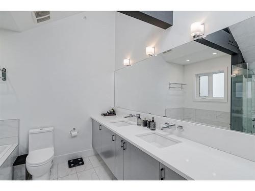 10-314 25 Avenue Sw, Calgary, AB - Indoor Photo Showing Bathroom