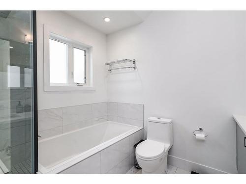 10-314 25 Avenue Sw, Calgary, AB - Indoor Photo Showing Bathroom