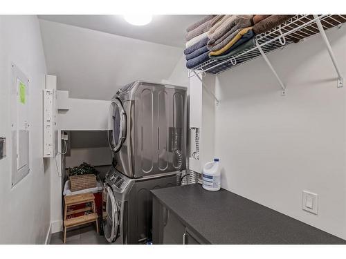 10-314 25 Avenue Sw, Calgary, AB - Indoor Photo Showing Laundry Room