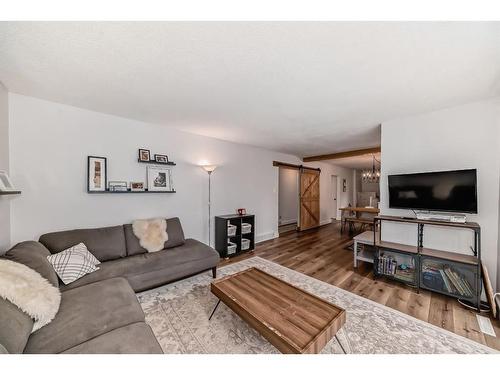 60 Glacier Drive Sw, Calgary, AB - Indoor Photo Showing Living Room