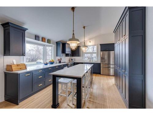 601 27 Avenue Nw, Calgary, AB - Indoor Photo Showing Kitchen With Upgraded Kitchen
