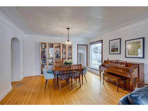601 27 Avenue Nw, Calgary, AB - Indoor Photo Showing Other Room