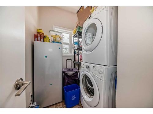 310 Evansridge Common Nw, Calgary, AB - Indoor Photo Showing Laundry Room