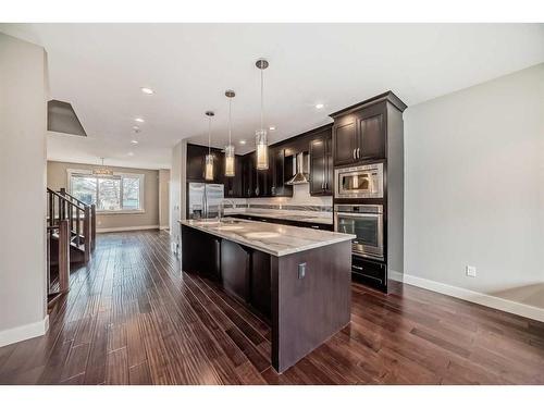 4324 70 Street Nw, Calgary, AB - Indoor Photo Showing Kitchen With Upgraded Kitchen