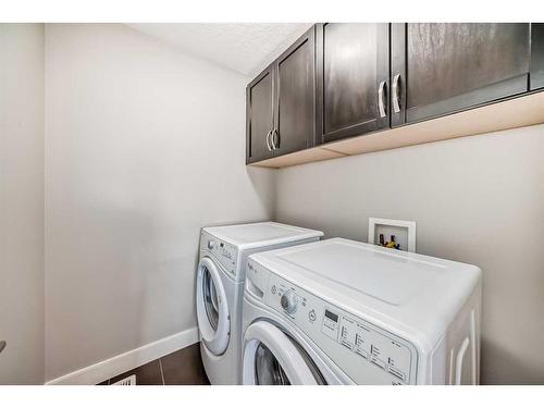 4324 70 Street Nw, Calgary, AB - Indoor Photo Showing Laundry Room
