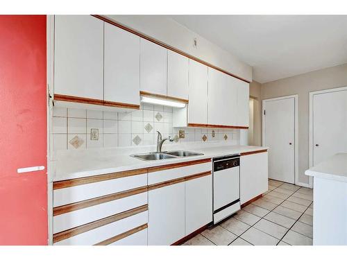 5016 22 Street Sw, Calgary, AB - Indoor Photo Showing Kitchen With Double Sink