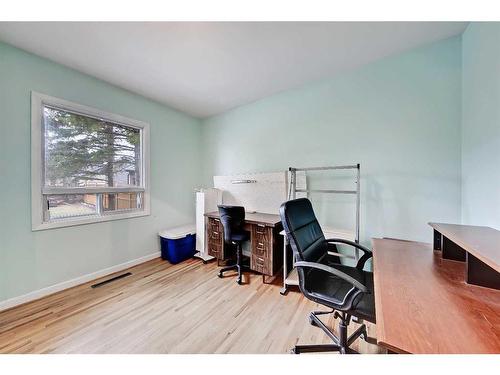5016 22 Street Sw, Calgary, AB - Indoor Photo Showing Office