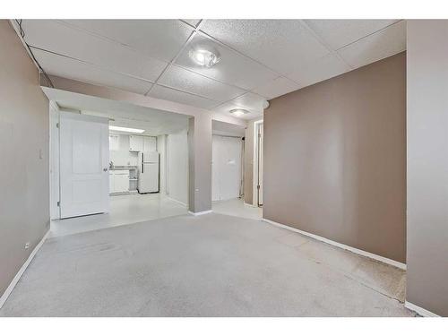 5016 22 Street Sw, Calgary, AB - Indoor Photo Showing Other Room