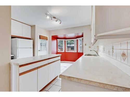 5016 22 Street Sw, Calgary, AB - Indoor Photo Showing Kitchen With Double Sink