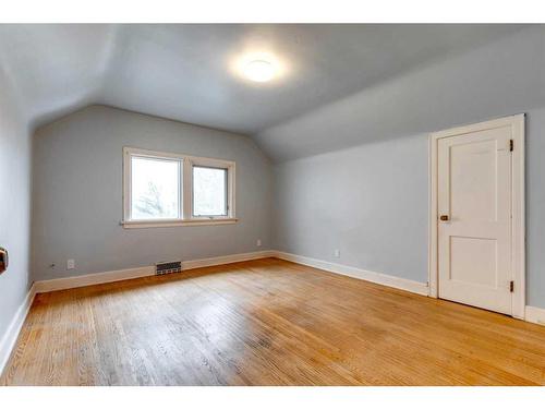 1424 Premier Way Sw, Calgary, AB - Indoor Photo Showing Other Room
