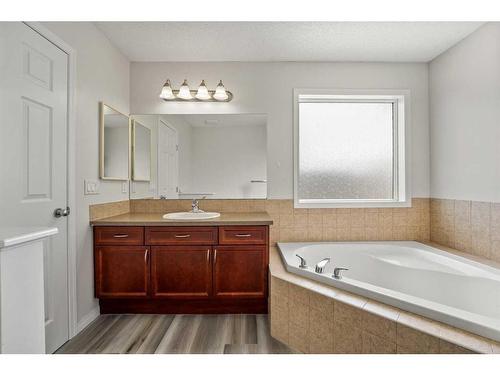 31 Bridleridge Green Sw, Calgary, AB - Indoor Photo Showing Bathroom