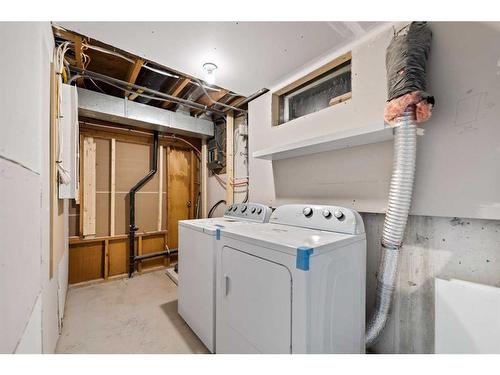 411 Foritana Road Se, Calgary, AB - Indoor Photo Showing Laundry Room