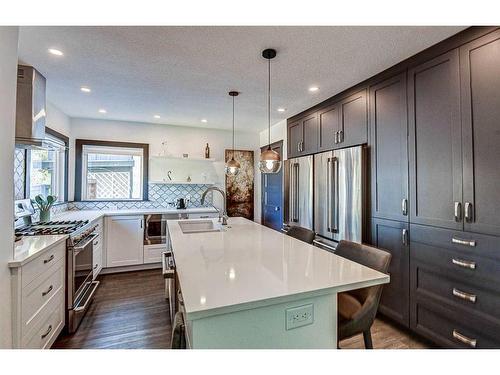 19 28 Avenue Sw, Calgary, AB - Indoor Photo Showing Kitchen With Upgraded Kitchen