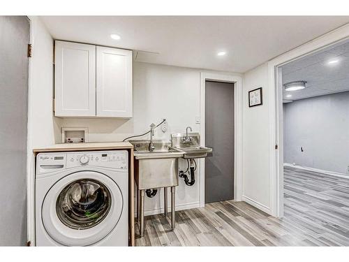19 28 Avenue Sw, Calgary, AB - Indoor Photo Showing Laundry Room